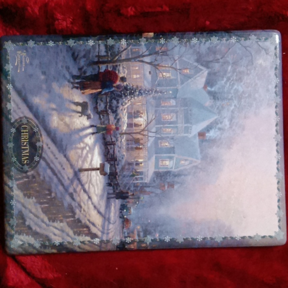 Limited edition presentation of a holiday gathering plate